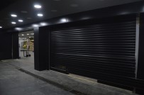 KURUYEMİŞ - Kuruyemiş Dükkanındaki Hırsızlık Anı Kamerada