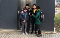 İSTANBUL YOLU - Okul Yolunda Asansörde Mahsur Kaldılar