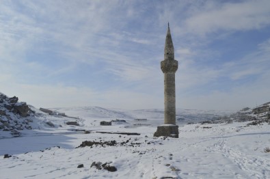 Ağrı'da Sular Altında Kalan Köy Gün Yüzüne Çıktı