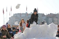 KARDAN ADAM - Akhisar Belediyesinden Çocuklara Kar Sürprizi