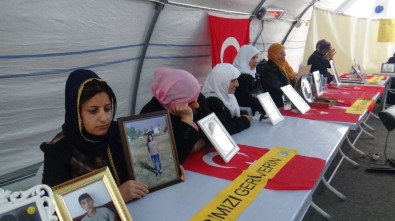 HDP Önündeki Ailelerin Evlat Nöbeti 131'İnci Gününde