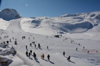 İDRIS AKBıYıK - Kayak Merkezi, Sporseverlerin Akınına Uğruyor