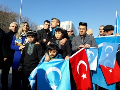 Kızılay Meydanı'nda Uygur Türklerine Destek Eylemi