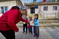FOTOĞRAFÇILIK - Osmaniye Fotoğraf Sanatçıları Derneğinden Köy Okullarına Kitap Desteği