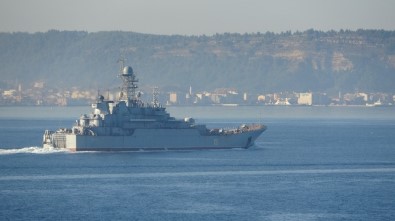 Rus Savaş Gemisi Çanakkale Boğazı'nda Geçti
