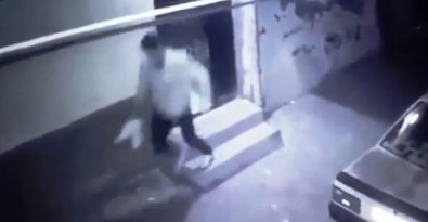 Şanlıurfa'da Ayakkabı Hırsızlığı Güvenlik Kamerasına Yansıdı