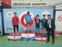 İMAM HATİP ORTAOKULU - Uşaklı Öğrenci 'Halter Şampiyonası'nda' Türkiye 2. Oldu