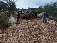 Zeytin Yüklü Traktör Devrildi Açıklaması 1 Yaralı
