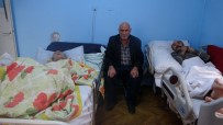 ALI EKBER - 65 Yaşında Yatalak İki Çocuğuna Bakan Baba Yardım Eli Uzatılmasını Bekliyor