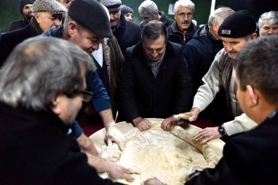 Başkan Ataç Çekme Helva Yaptı