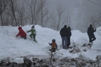 BOLU DAĞı - Bolu Dağı'nda Hafif Kar Yağışı Ve Sis Etkili Oluyor