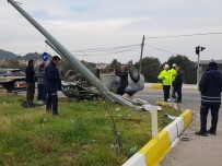 Burhaniye'de İki Otomobil Çarpıştı Açıklaması 5 Yaralı