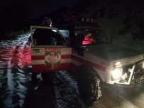 SERVERGAZI - Dağda Mahsur Kalan 4 Kişiyi AKUT Kurtardı