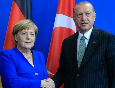 Erdoğan ile Merkel Libya'yı görüştü