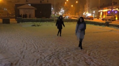 Kars'ta Soğuk Hava Yerini Kar Yağışına Bıraktı