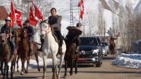 HALK EĞITIMI MERKEZI - Kaymakam Ve Milletvekiline Atlı Karşılama