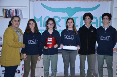 Liseli Mucitlerden Kasksız Motor Kullanımını Önleyen Buluş