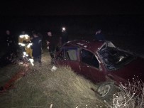 Otomobil Tarlaya Uçtu Açıklaması 3 Yaralı