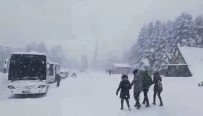 KAR LASTİĞİ - Uludağ'da Kar Yağışı Başladı