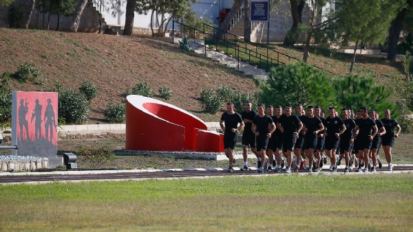 Şehit amfibilerin hatıraları 'Timsah Yuvası'nda yaşatılıyor