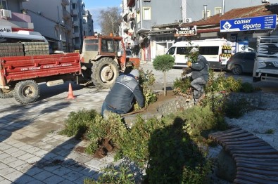 Atatürk Meydanı Çiçek Bahçesine Dönüştü