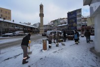 KAR TEMİZLEME - Bayburt Belediyesi'nden Karla Mücadele Çalışması