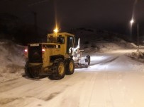 KARLA MÜCADELE - Bayburt'ta Kar Yağışı