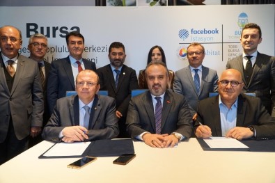 Bursa'da 'Facebook İstasyonu' Protokolü İmzalandı
