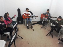 BAĞLAMA - Çocuklar Müzik Okulunda Mutlu