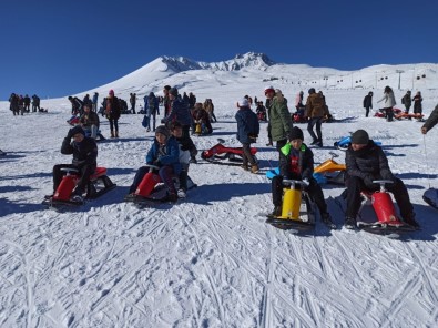 Çözüm Koleji Öğrencilerinin Erciyes'te Kayak Keyfi