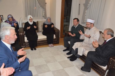 Diyanet İşleri Başkanı Ali Erbaş, Ceren Özdemir'in Ailesine Taziye Ziyaretinde Bulundu