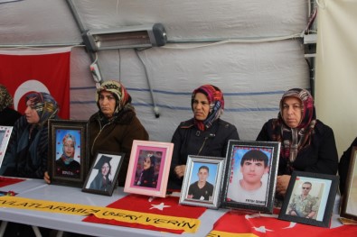 HDP önündeki ailelerden CHP'ye tepki