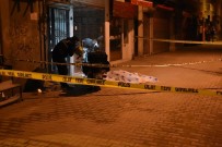 MUSTAFA CIHAT - İzmir'deki Bıçaklı Kavgada 1 Kişi Öldü
