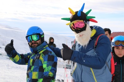 Kar Özlemi Kayak Merkezini Tatilcilerle Doldurdu