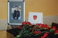 KIZ MESELESİ - Öldürülen Öğrencinin Sırası Karanfillerle Donatıldı