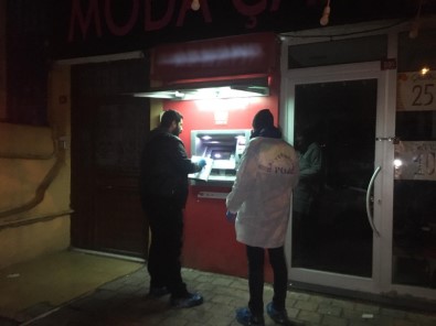 Sultanbeyli'de 3 ATM Ateşe Verildi