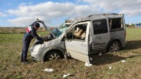 Yoldan Çıkan Araç Tarlaya Savruldu Açıklaması 5 Yaralı