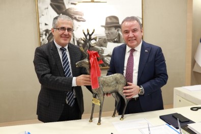 Başkan Böcek, 'Esnafın Her Zaman Yanındayız'