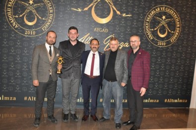 Başkan Şahin'e 'Şeffaf Belediyecilik' Kategorisinde Ödül