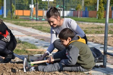 Engelli Çocuklara 'Bahçe Terapi' Uygulaması