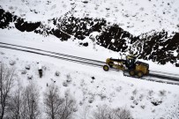 TAŞIMALI EĞİTİM - Gümüşhane'de Karla Mücadele Çalışmaları Devam Ediyor