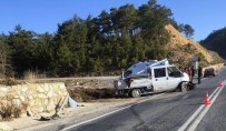 GİZLİ BUZLANMA - Kavaklıdere'de Kaza Açıklaması 3 Yaralı