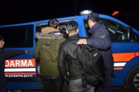 KAÇAK GÖÇMEN - 20 Kaçak Göçmeni Minibüste Bırakıp Kaçtı