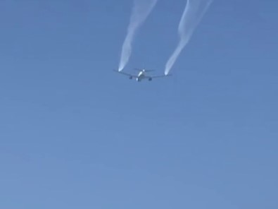 Acil İniş Yapan Uçak Yakıtını Okulun Üstüne Boşalttı Açıklaması 23 Yaralı