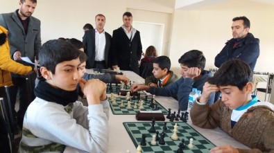 Dicle'de Satranç Turnuvası Düzenlendi