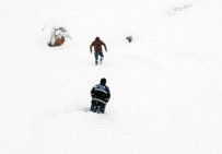 ÇIĞ DÜŞMESİ - Dicle Elektrik Ekibi Azmetti, Kar Yığınları Arasında Arızayı Onardı