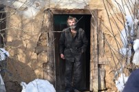 KAR YAĞıŞı - Köyde Mahsur Kalan 74 Yaşındaki Yaşlı Adamı Belediye Ekipleri Kurtardı