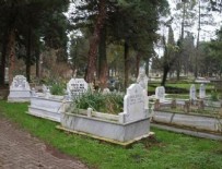 Mezarlıkta yönleri farklı mezarlar şaşırtıyor Haberi