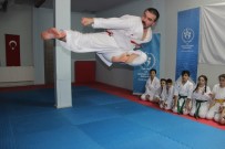 İŞİTME ENGELLİLER - İşitme Engelli Milli Karateci Sabri Kıroğlu, Dünya Şampiyonası'na Hazırlanıyor