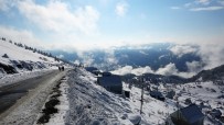 KAR YAĞıŞı - Trabzon Yaylalarında Kar Manzaraları